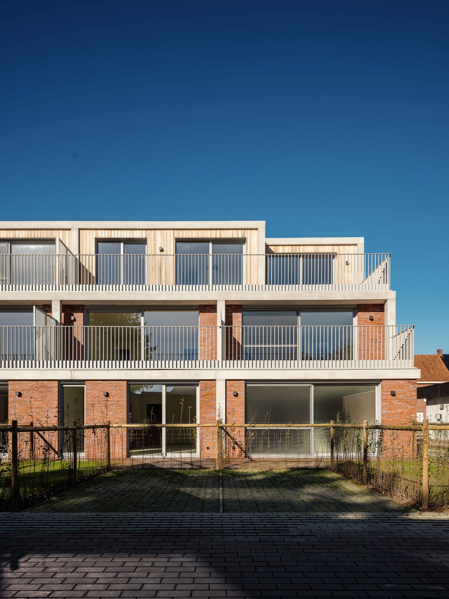 Terrassen en drempelloos wooncomfort: dit maakt Villa Churchill uniek in Waregem