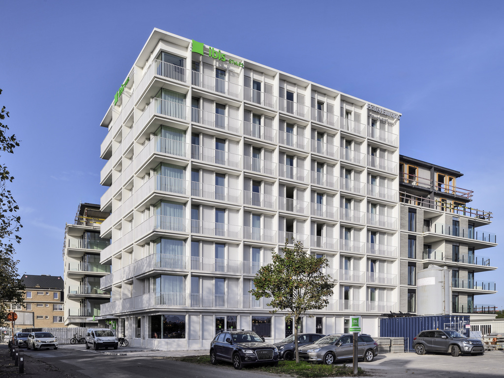 Waarom in Bredene kiezen voor een hotelkamer-investering? Strand, winkels en de haven van Oostende binnen handbereik bij ibis Styles Bredene.