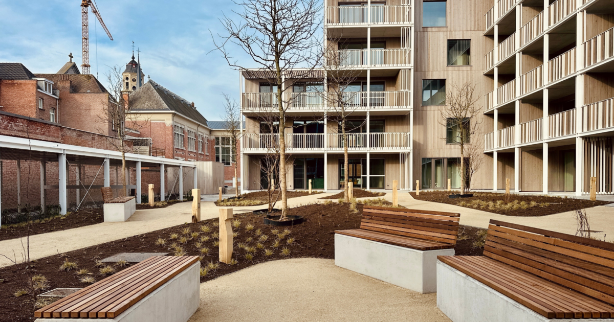 Autoluw en groen wonen in het stadscentrum van Lier: ontdek de binnentuin, terrassen en appartementen van De Lesselier.