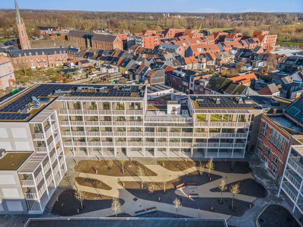 Fossielvrij comfort in De Lesselier: geothermische warmtepomp met BEO-veld, vloerverwarming en passieve koeling.