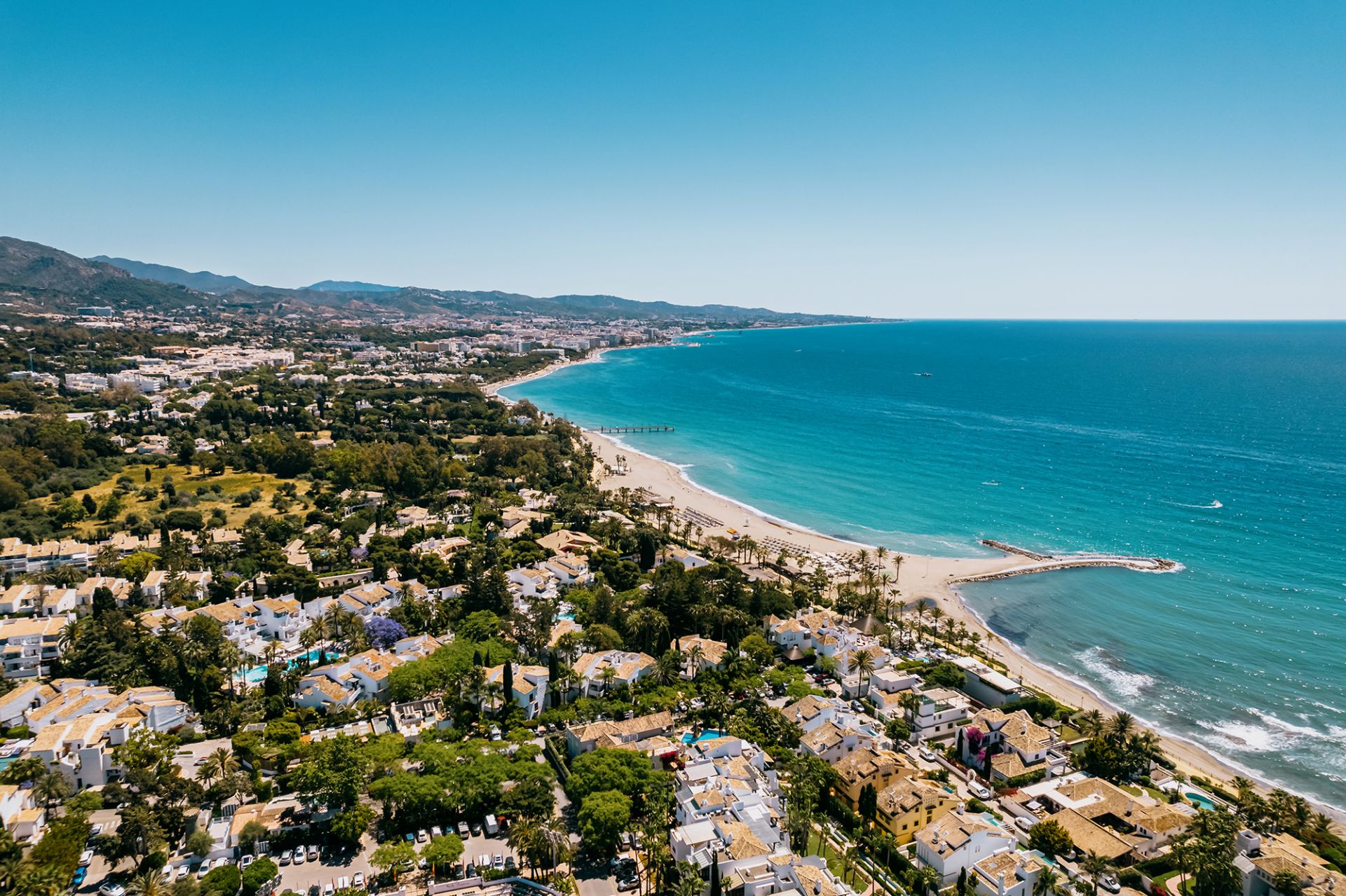 Volledig beheerde co-ownership in topbestemmingen zoals Ibiza, Marbella en Menorca: zo werkt het beheer, onderhoud en boekingssysteem.