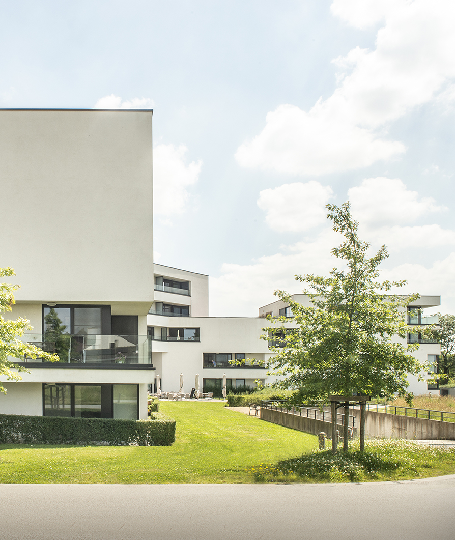 Wonen in het groen én dichtbij Kortrijk: de ligging en bereikbaarheid van Residentie Vijverhof is een groot voordeel.