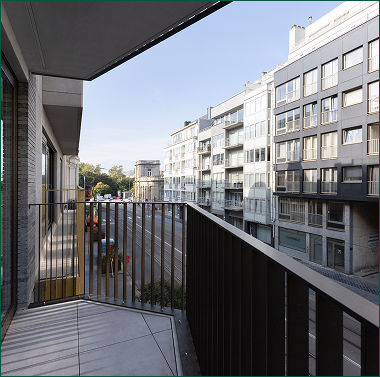 Wonen of investeren in Koningsstraat 82: tussen Casino Kursaal en de Koninklijke Villa, vlak bij strand, stadscentrum en kusttram.